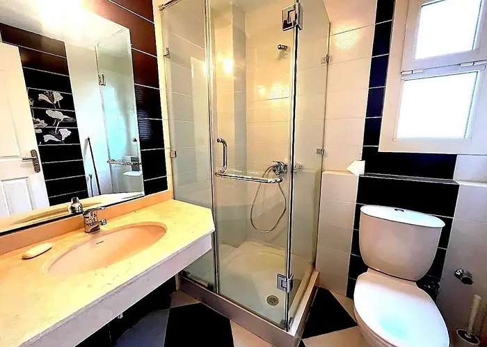 Stylish 3-brs Chalet-al Ain Bay Dağ evi *